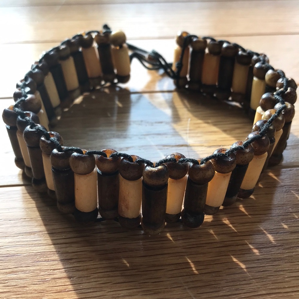 Wooden choker